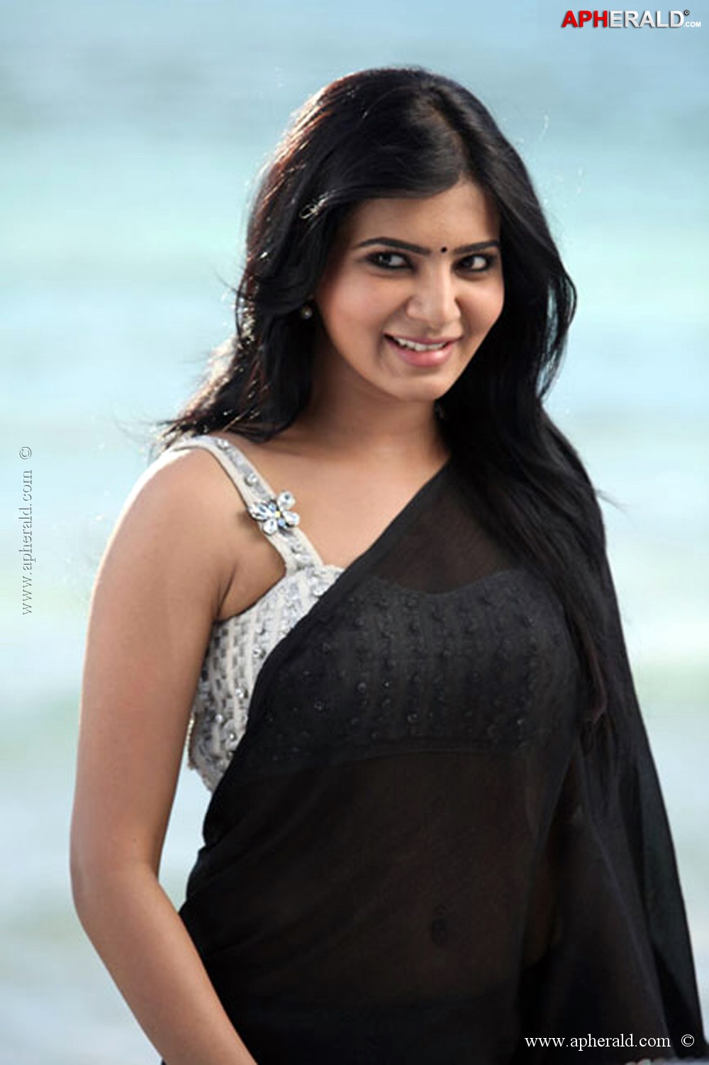 Samantha Hot Pics In Black Saree