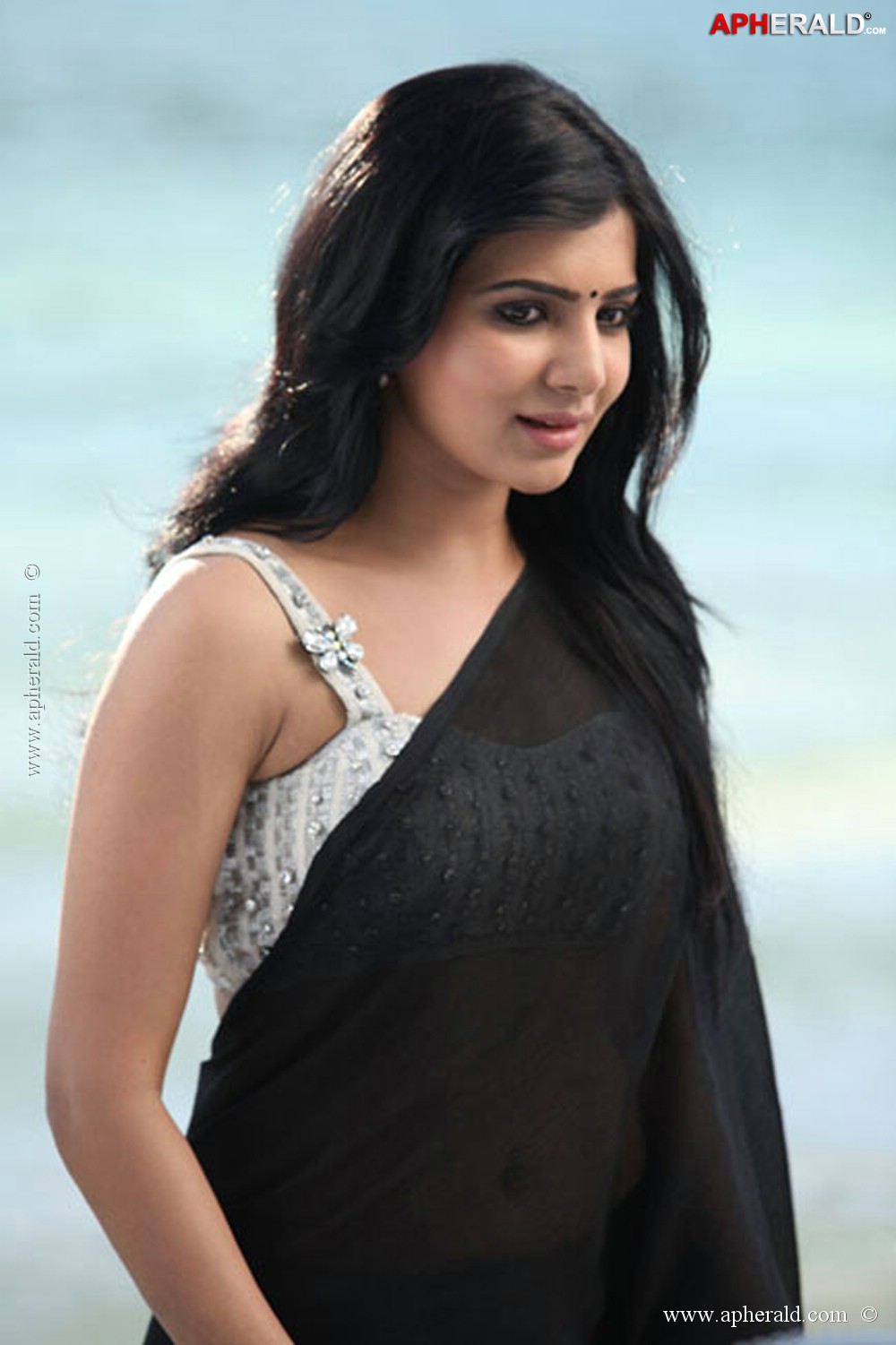 Samantha Hot Pics In Black Saree
