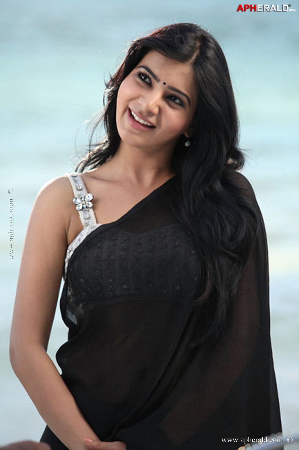 Samantha Hot Pics In Black Saree