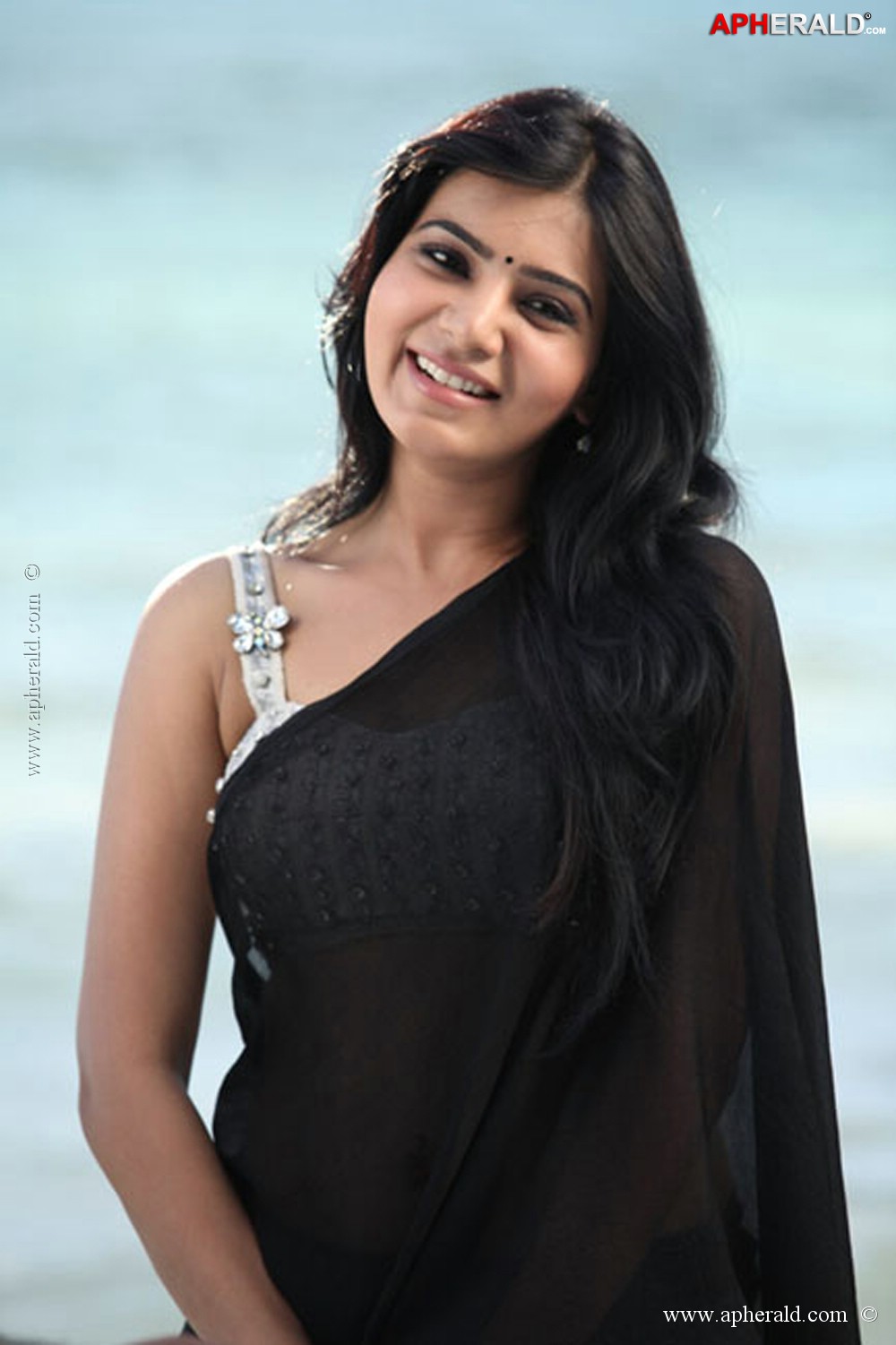 Samantha Hot Pics In Black Saree