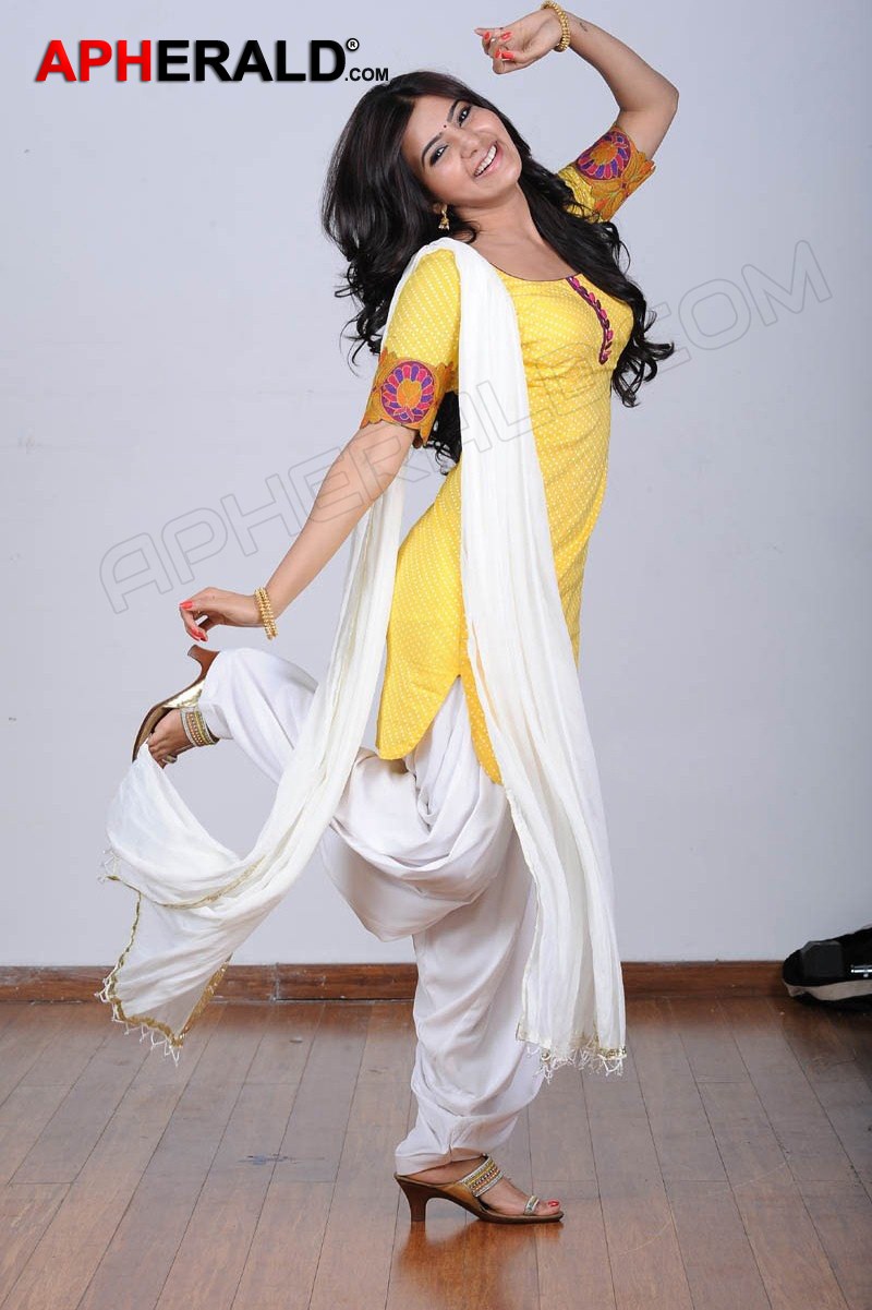 Samantha Latest Stills