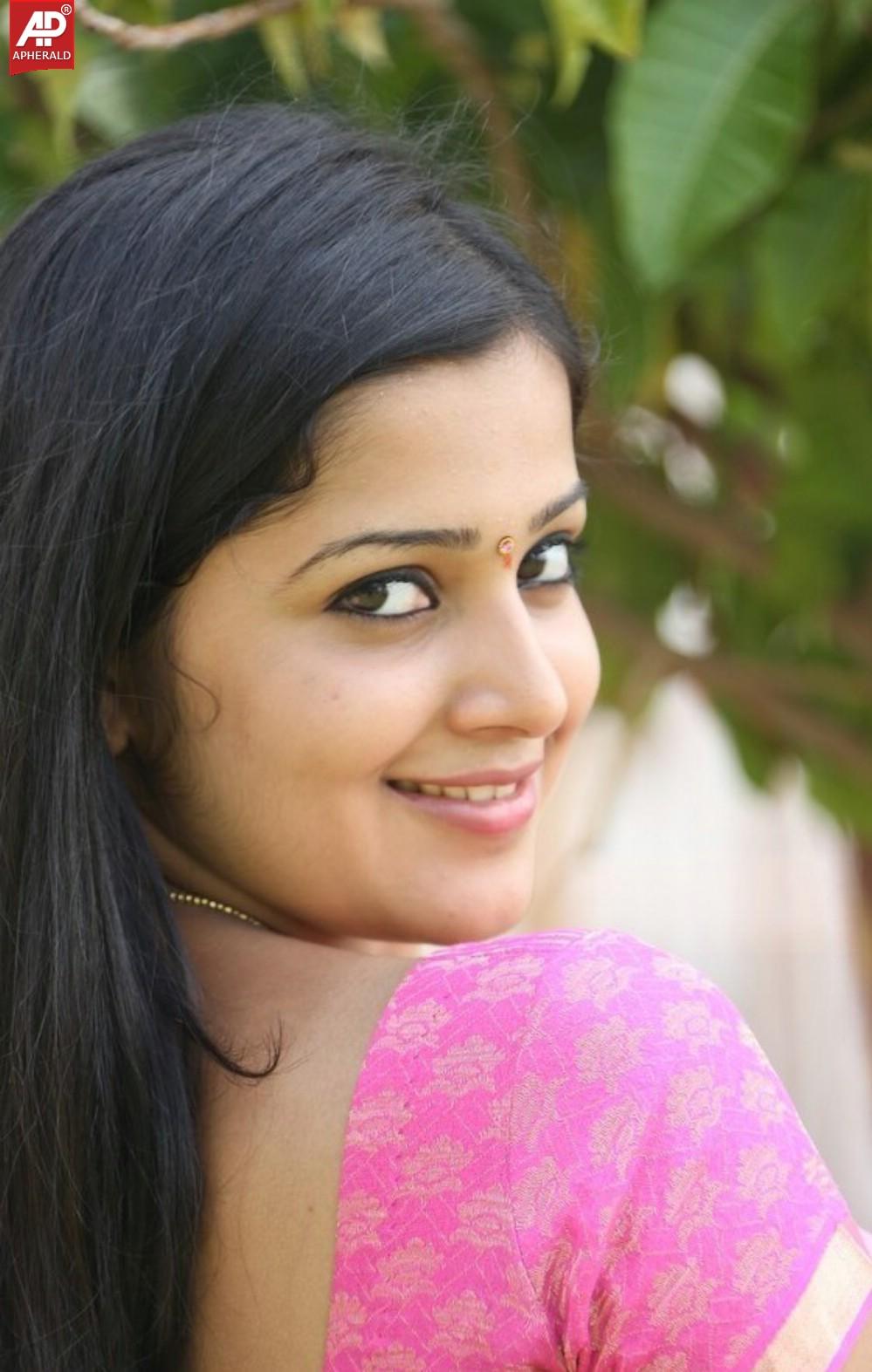 Samskruthi New Photos