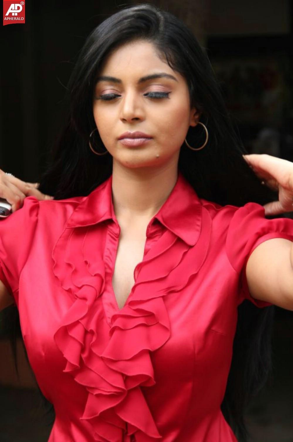 Sanam Shetty Latest Stills