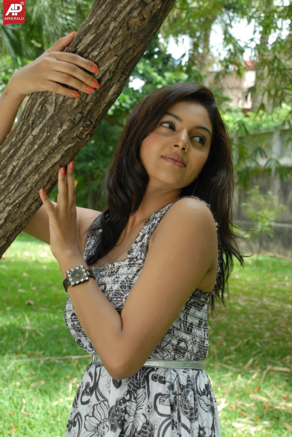 Sanam Shetty New Pics