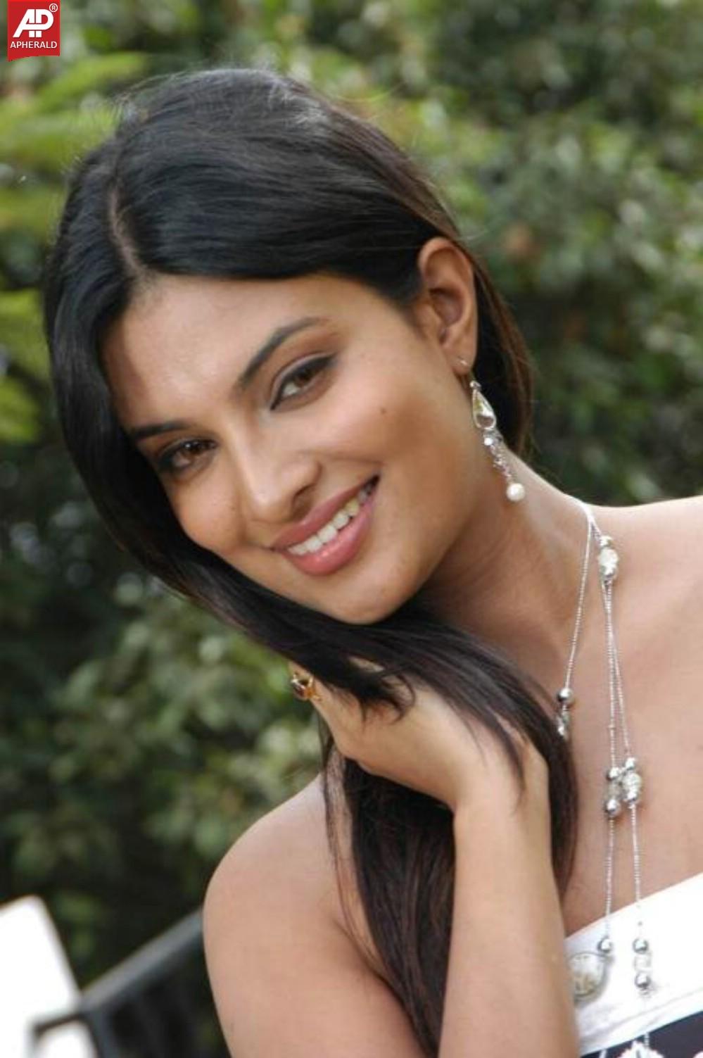 Sayali Bhagat Cute Photos