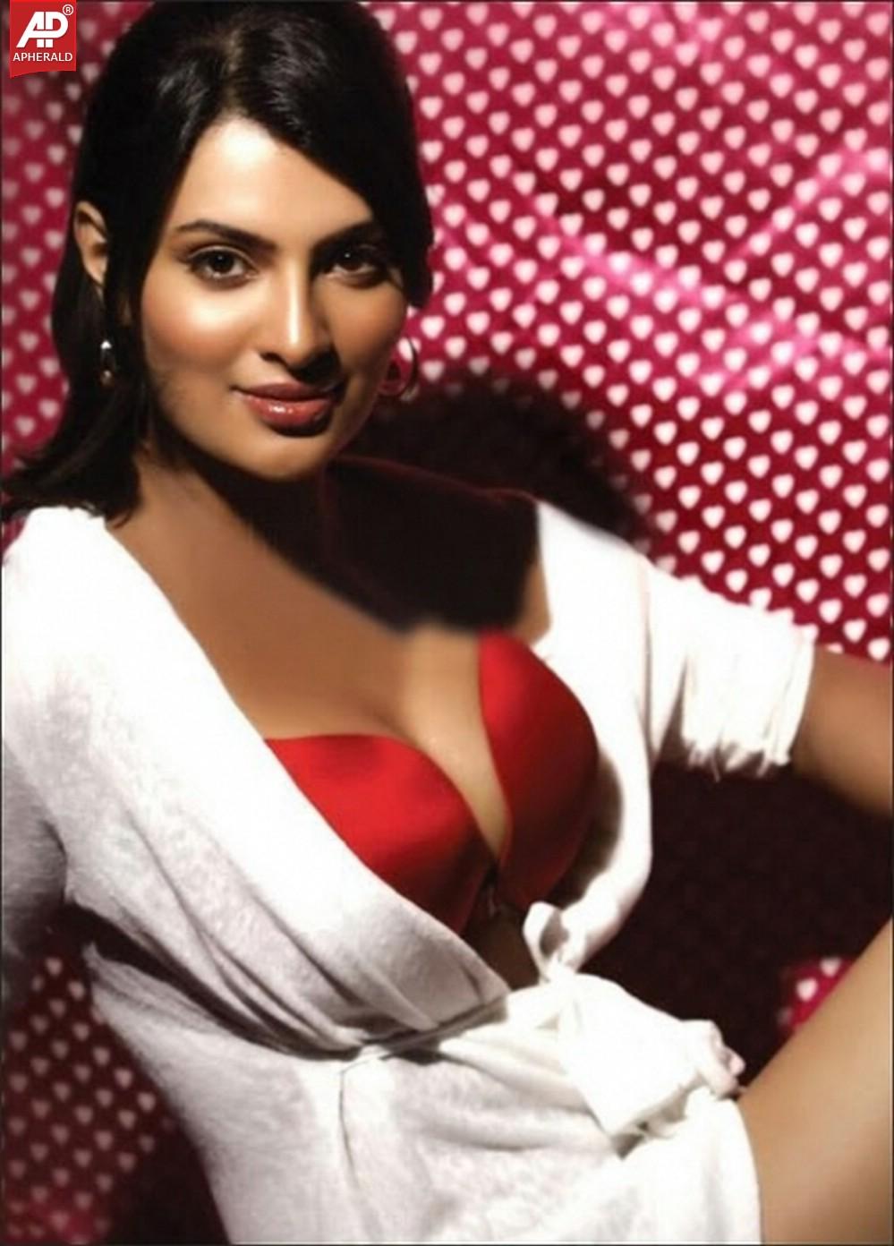 Sayali Bhagat Cute Photos