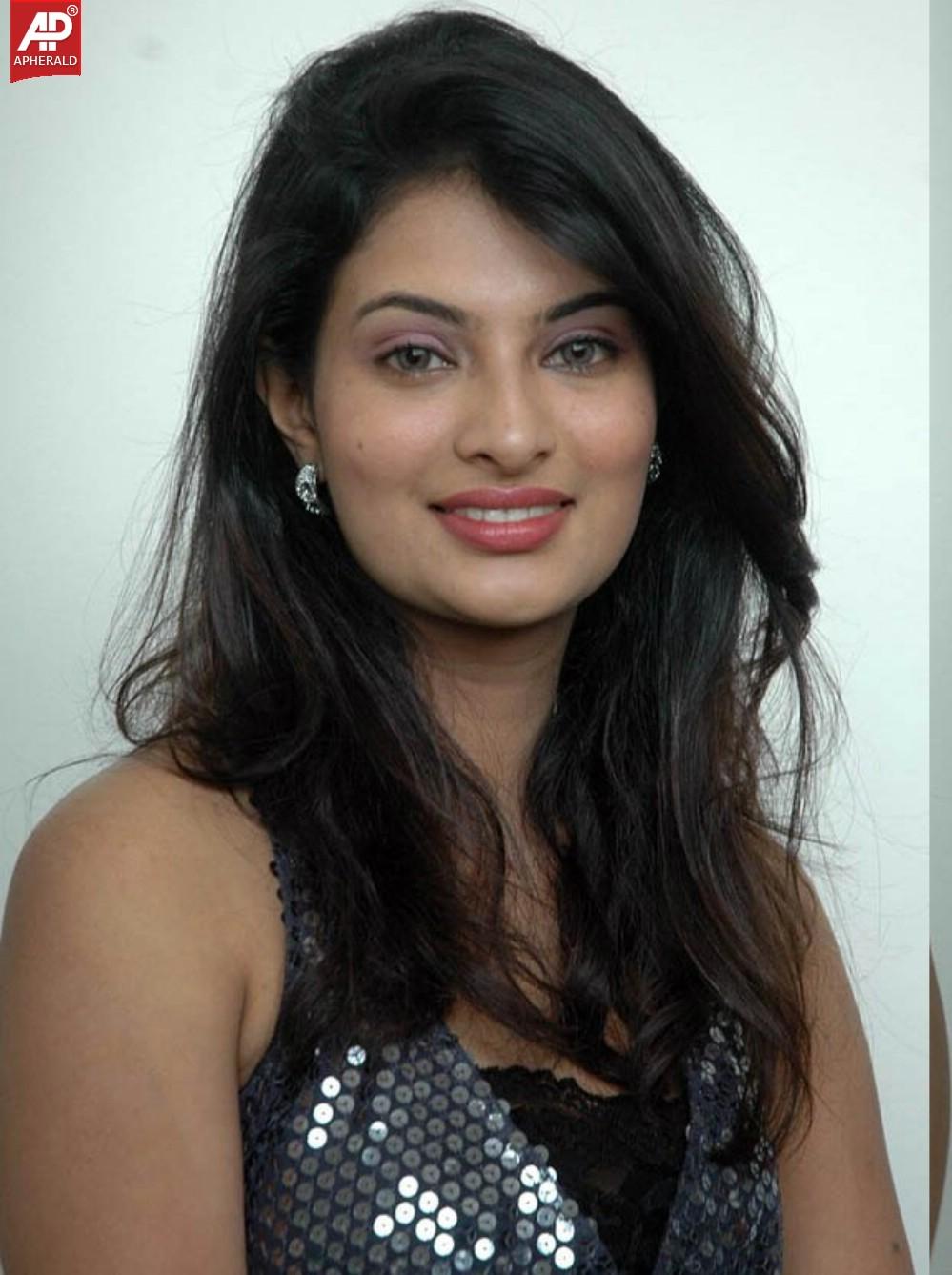 Sayali Bhagat Cute Photos