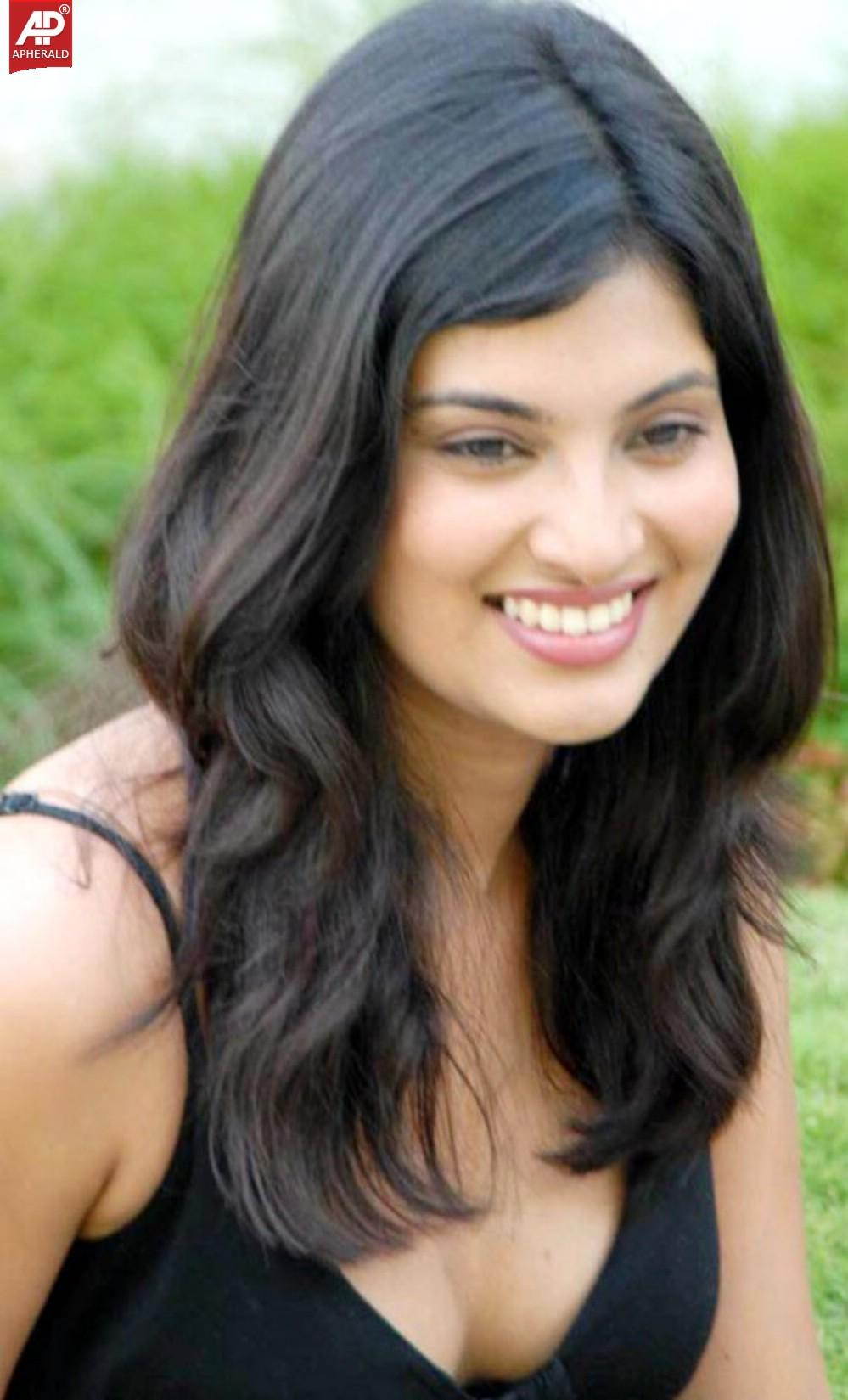 Sayali Bhagat Cute Photos