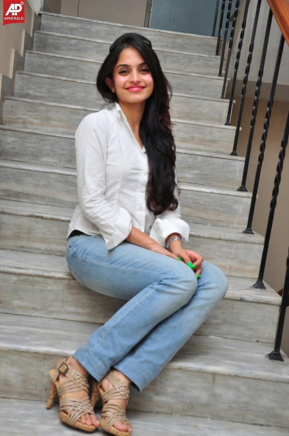 Sheena Shahabad Pics