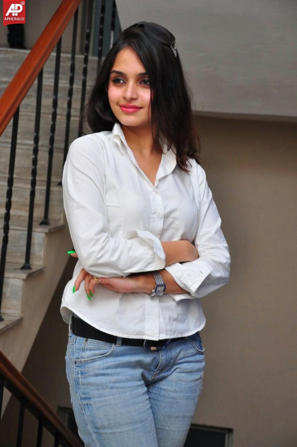 Sheena Shahabad Pics