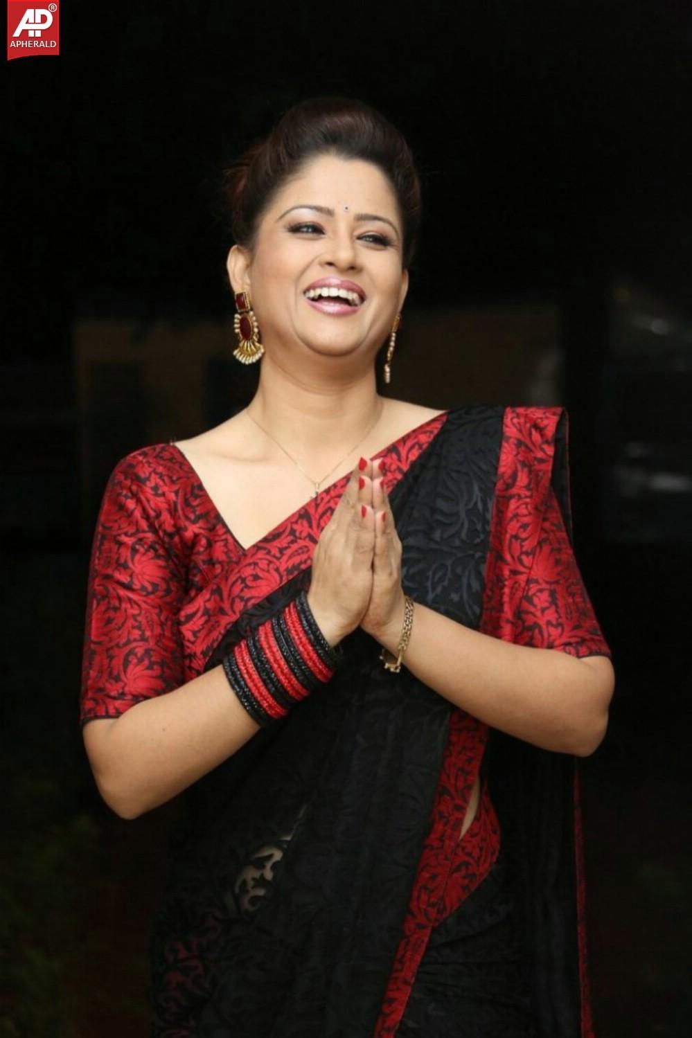 Shilpa Chakraborthy Beautiful Saree Stills