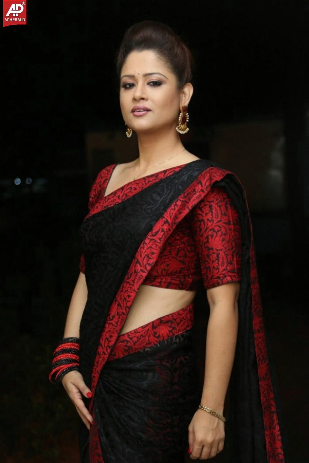 Shilpa Chakraborthy Beautiful Saree Stills