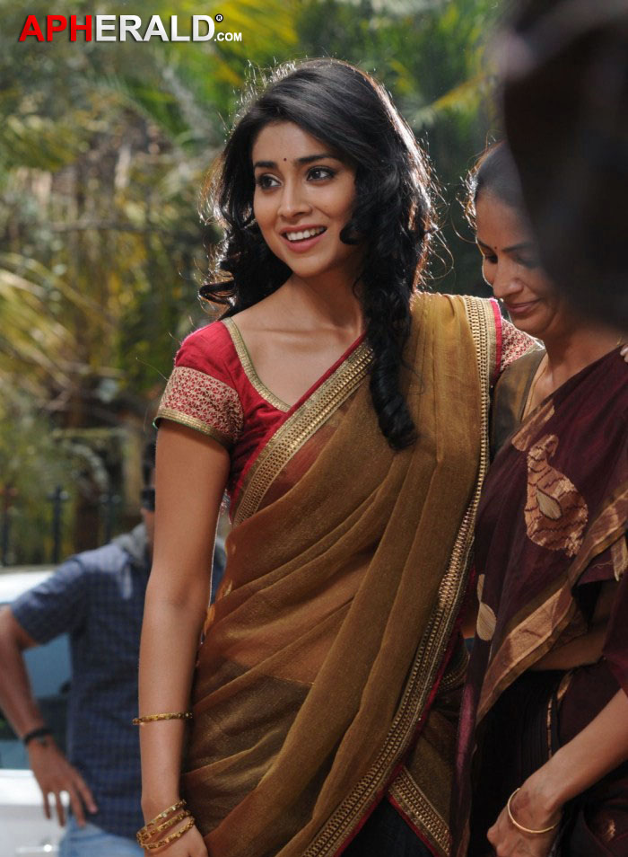 Shriya Pics (LIB)