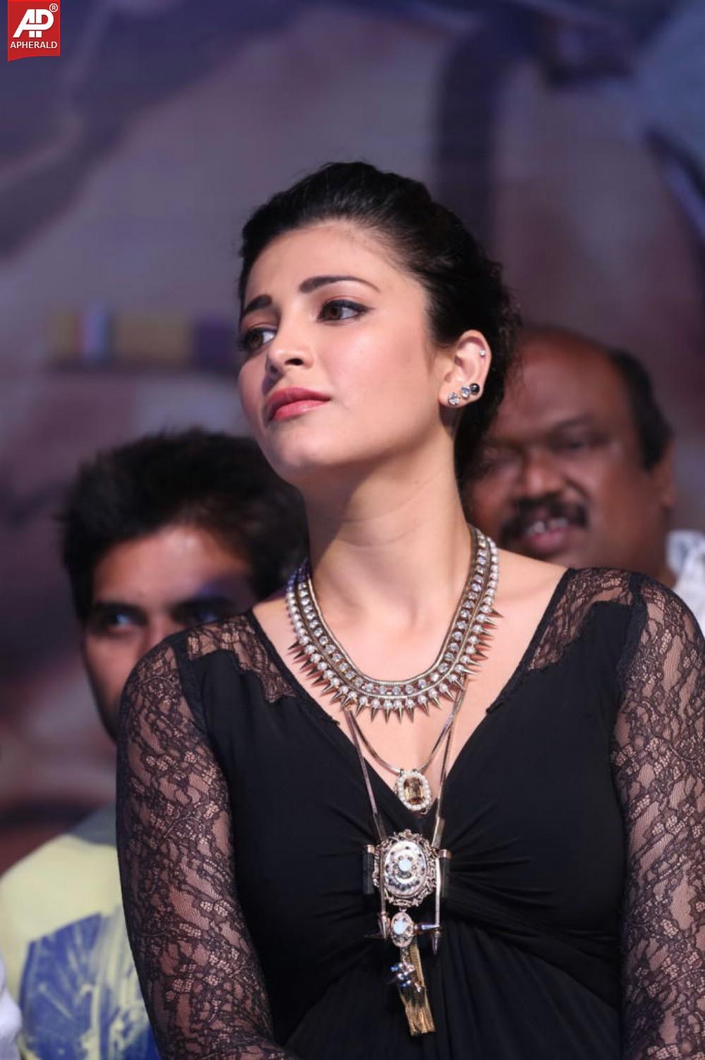 Shruti Haasan at Race Gurram Success Meet