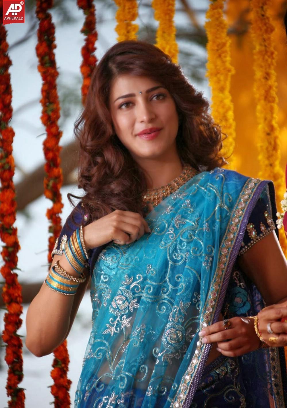 Shruti Haasan Beautiful Saree Stills