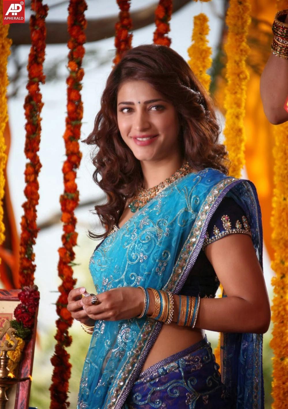 Shruti Haasan Beautiful Saree Stills