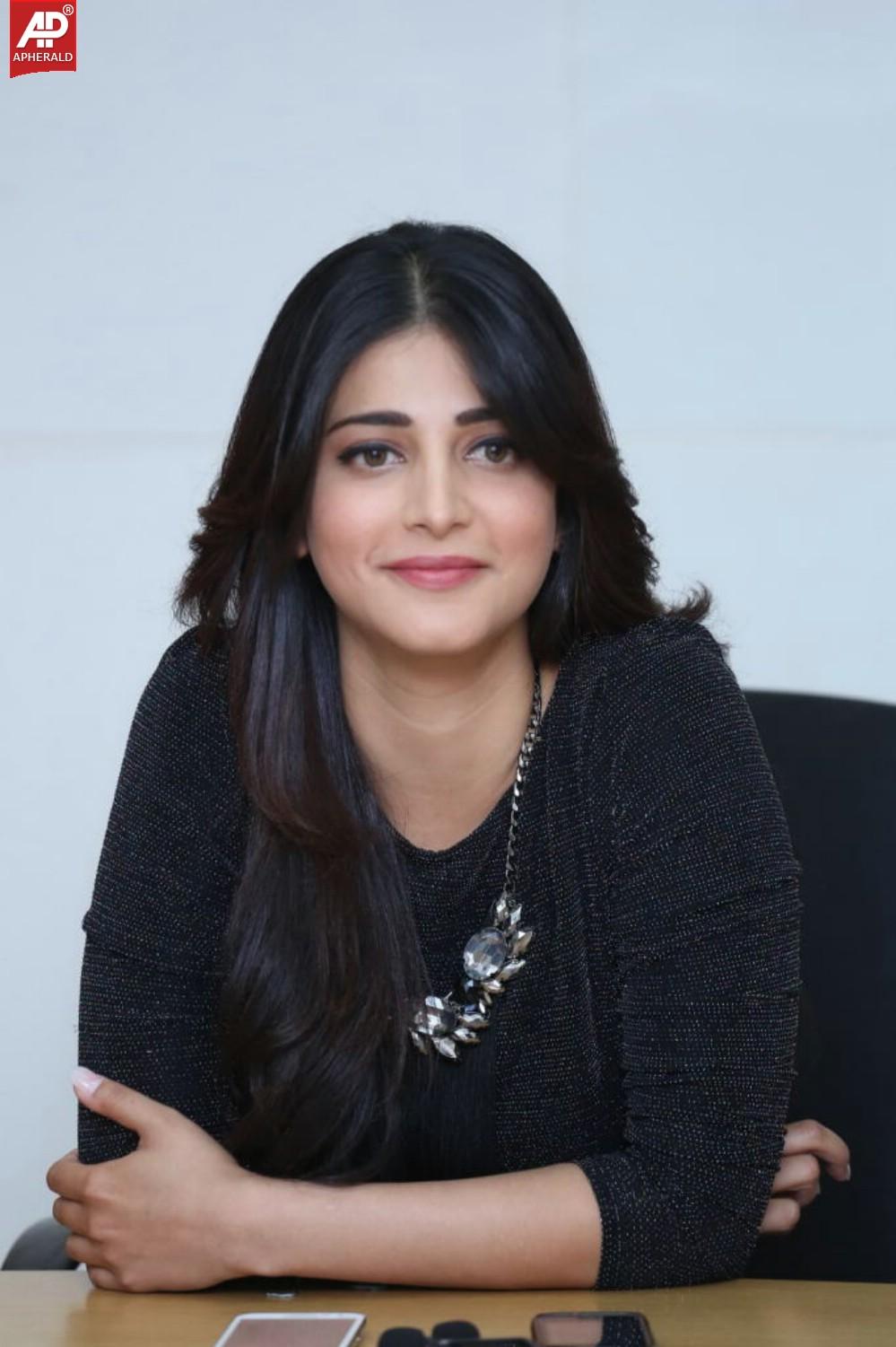 Shruti Haasan New Images