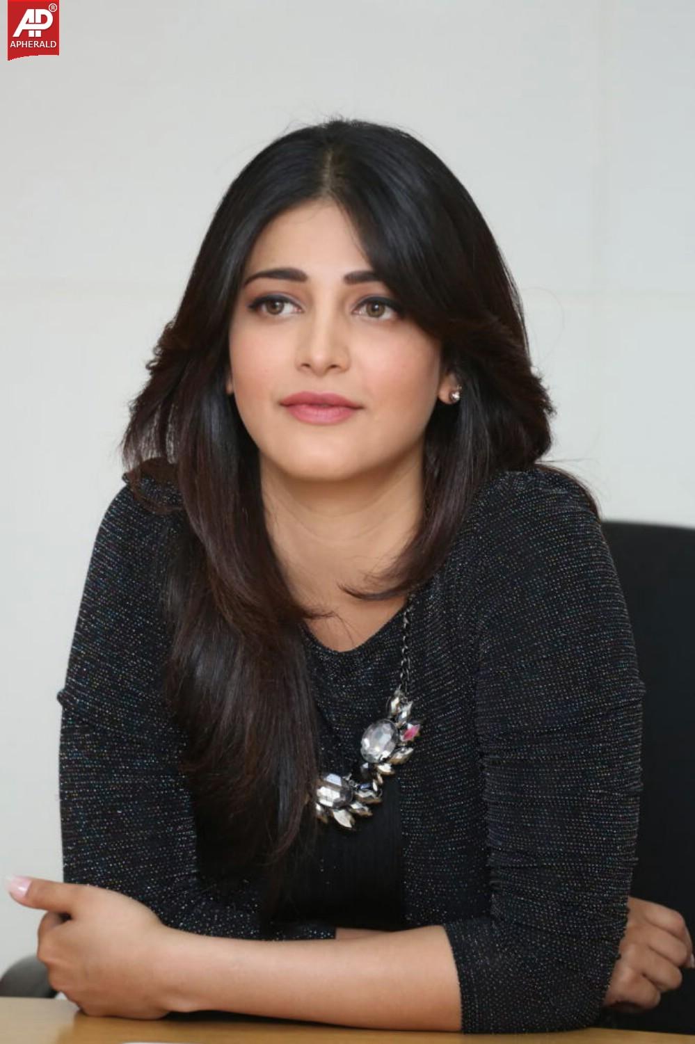 Shruti Haasan New Images