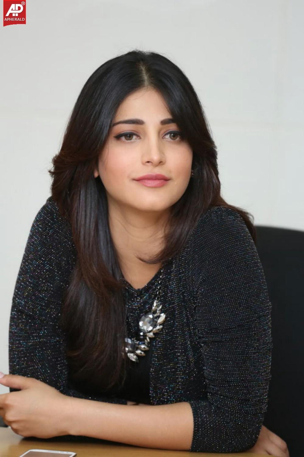 Shruti Haasan New Images