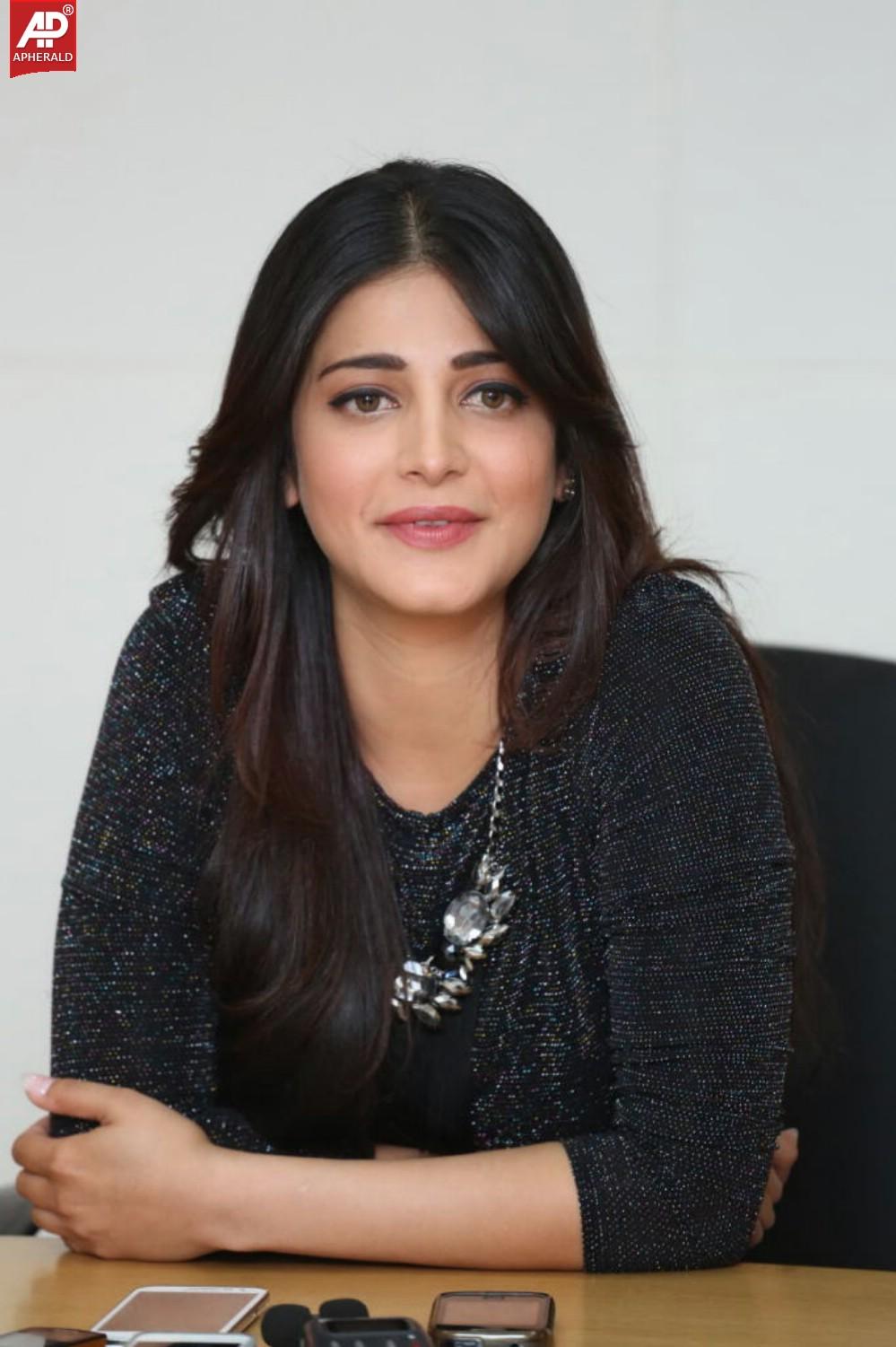 Shruti Haasan New Images