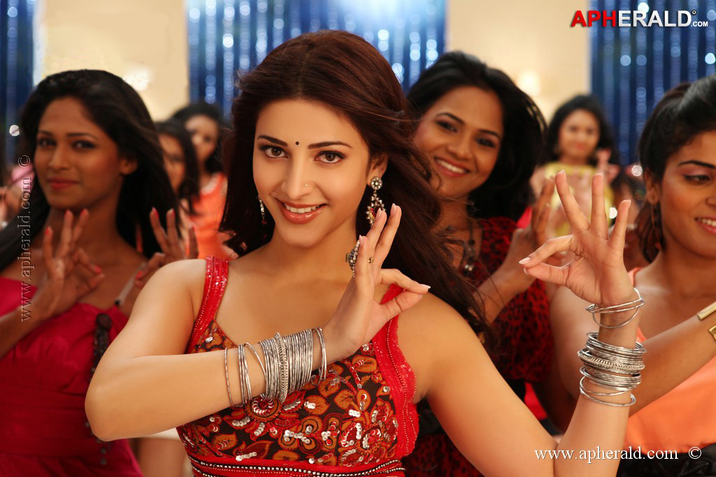 Shruti Hassan in Ramaiya Vastavaiya