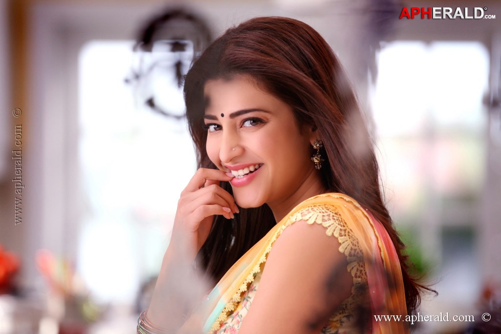 Shruti Hassan in Ramaiya Vastavaiya