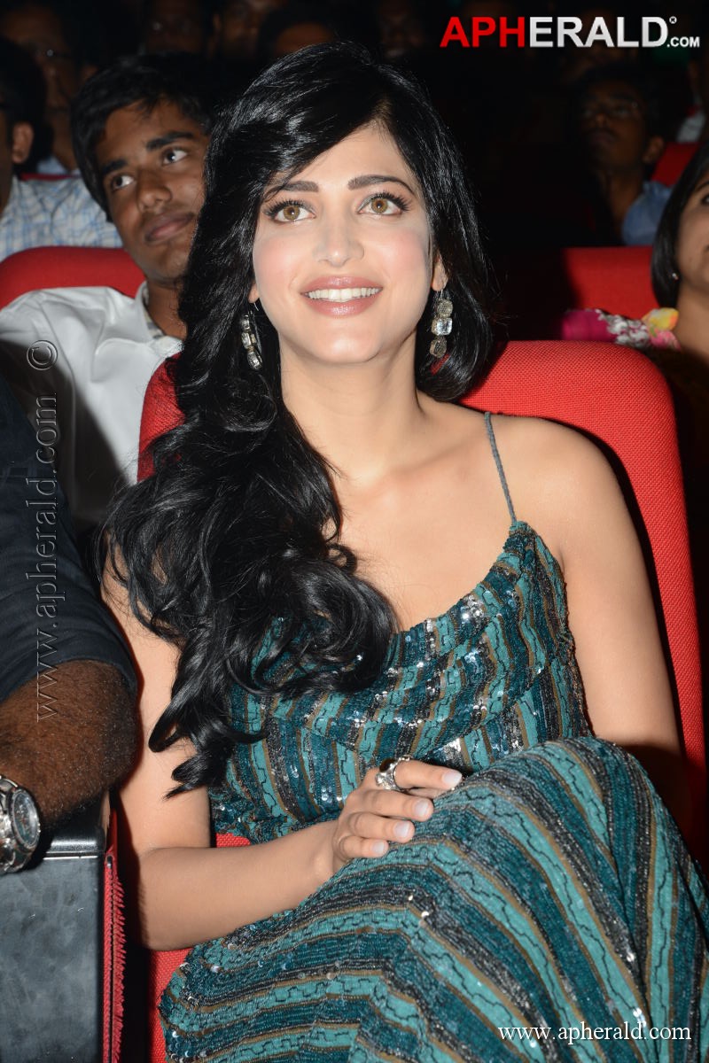 Shruti Hassan in Yevadu Audio