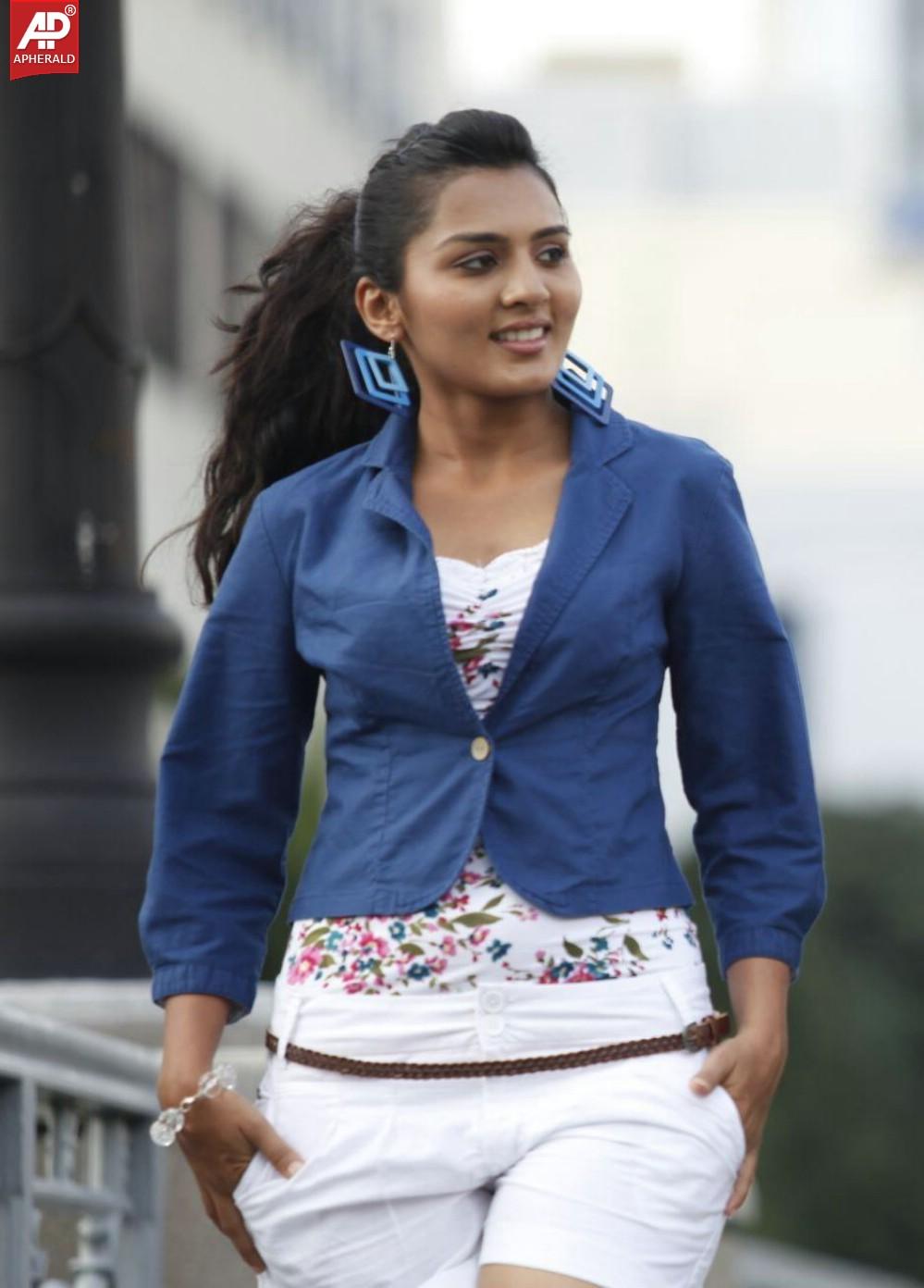 Sindhu Lokanath New Stills