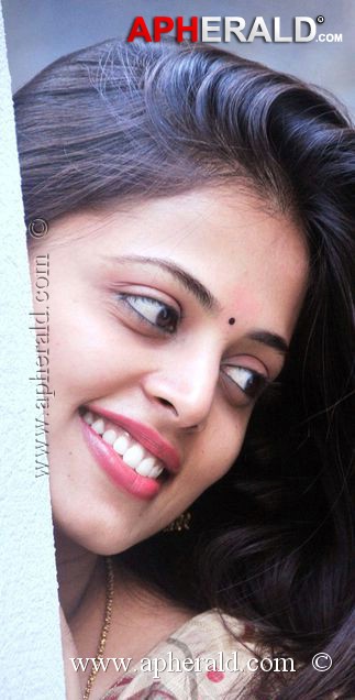 Sindhu Menon Photos