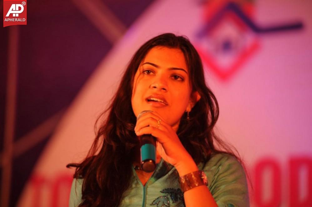 Singer Geetha Madhuri Images