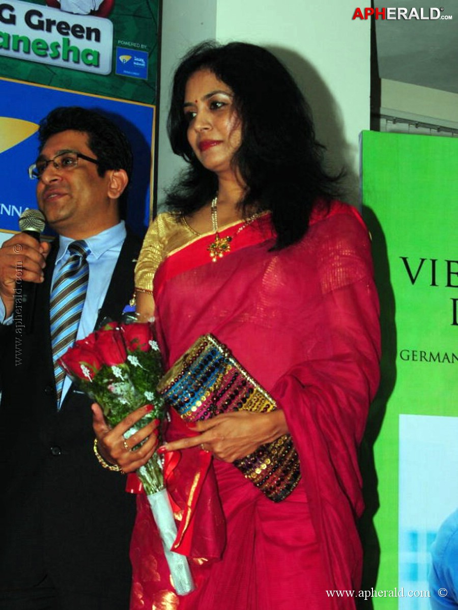 singer sunitha latest saree stills