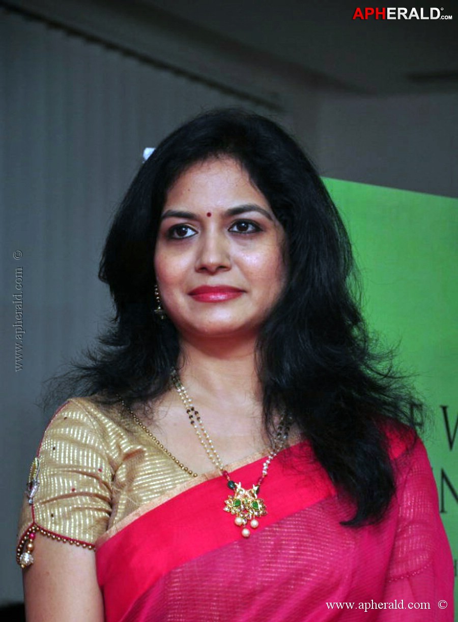 singer sunitha latest saree stills