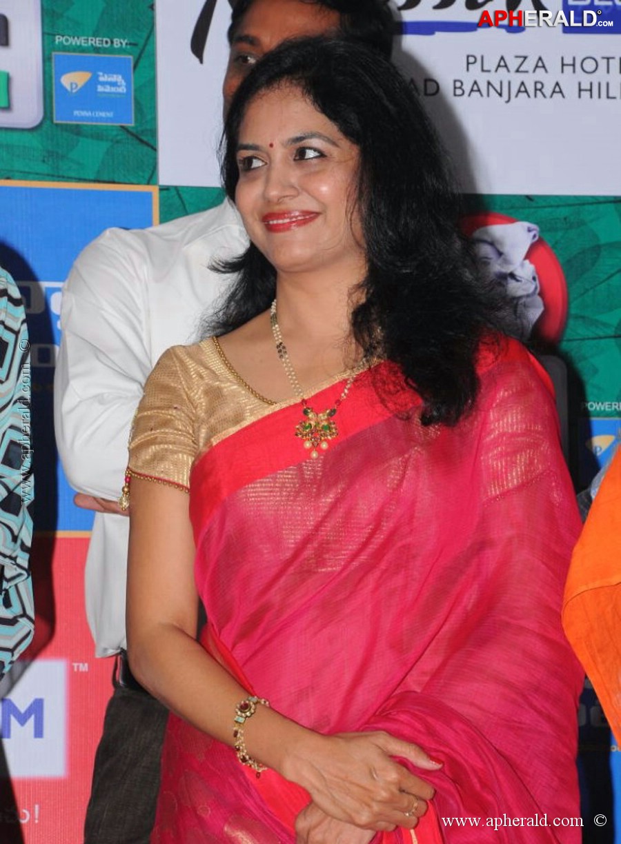 singer sunitha latest saree stills