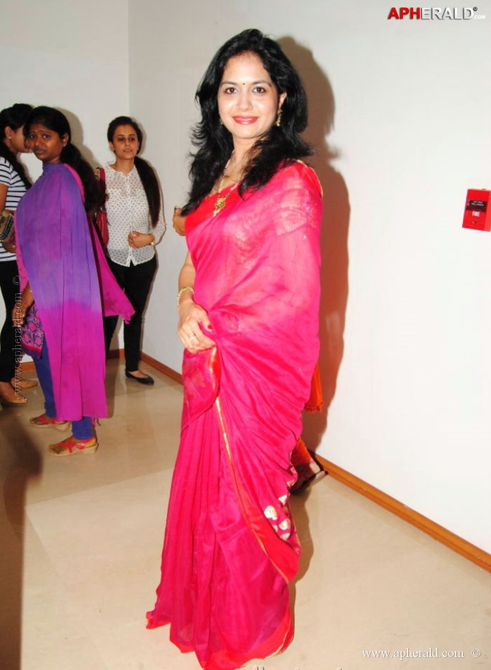 singer sunitha latest saree stills