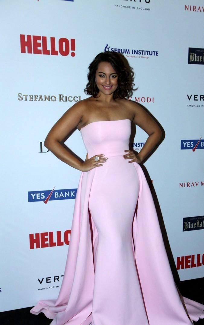 Sonakshi Sinha at Hello Hall of Fame Awards