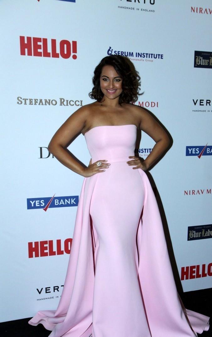 Sonakshi Sinha at Hello Hall of Fame Awards