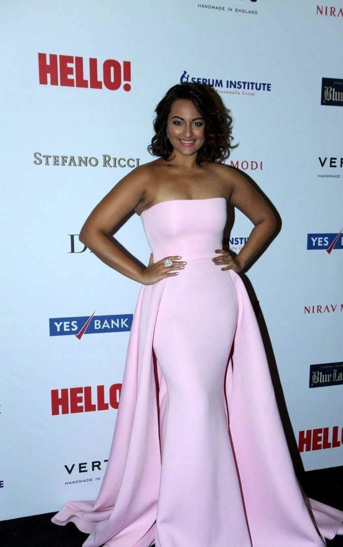 Sonakshi Sinha at Hello Hall of Fame Awards