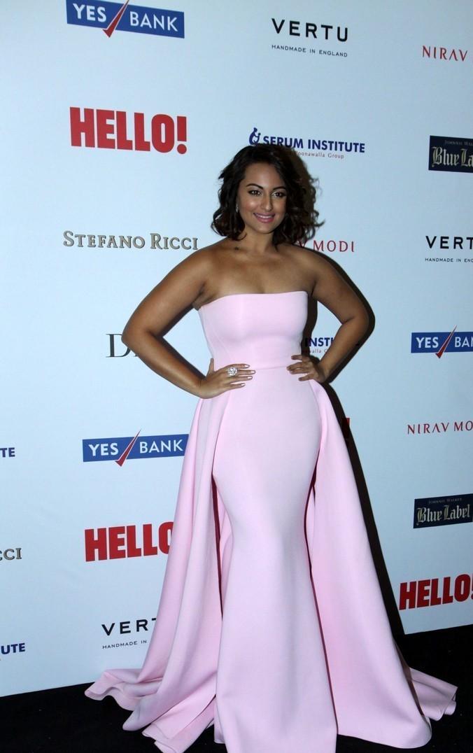 Sonakshi Sinha at Hello Hall of Fame Awards