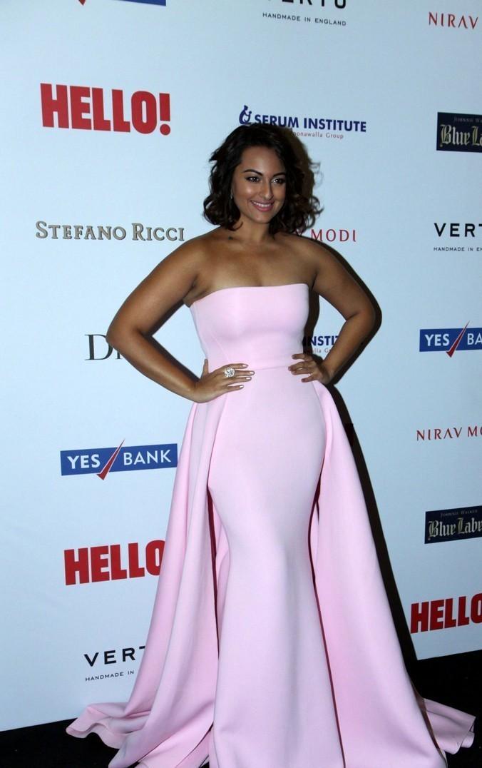 Sonakshi Sinha at Hello Hall of Fame Awards