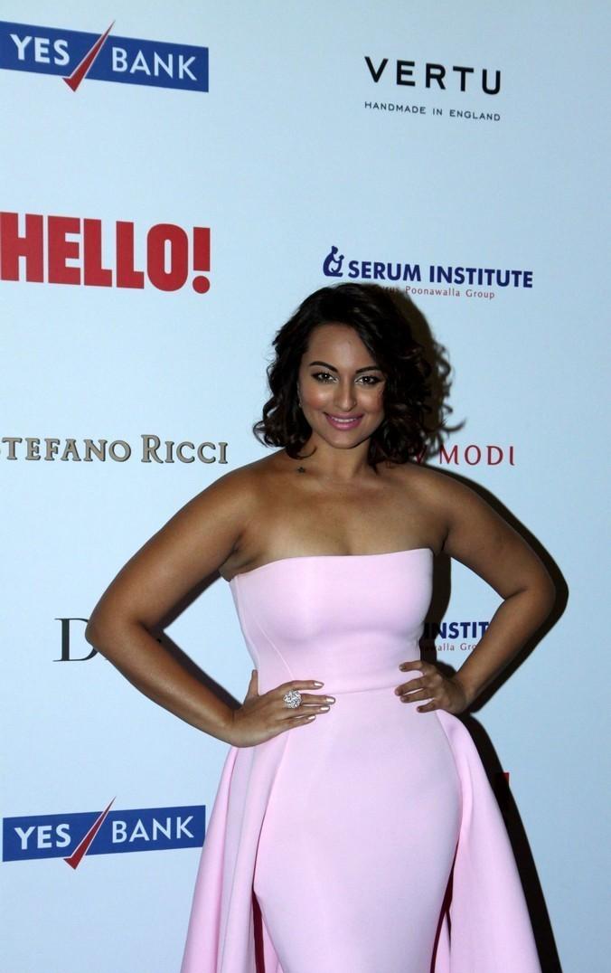 Sonakshi Sinha at Hello Hall of Fame Awards