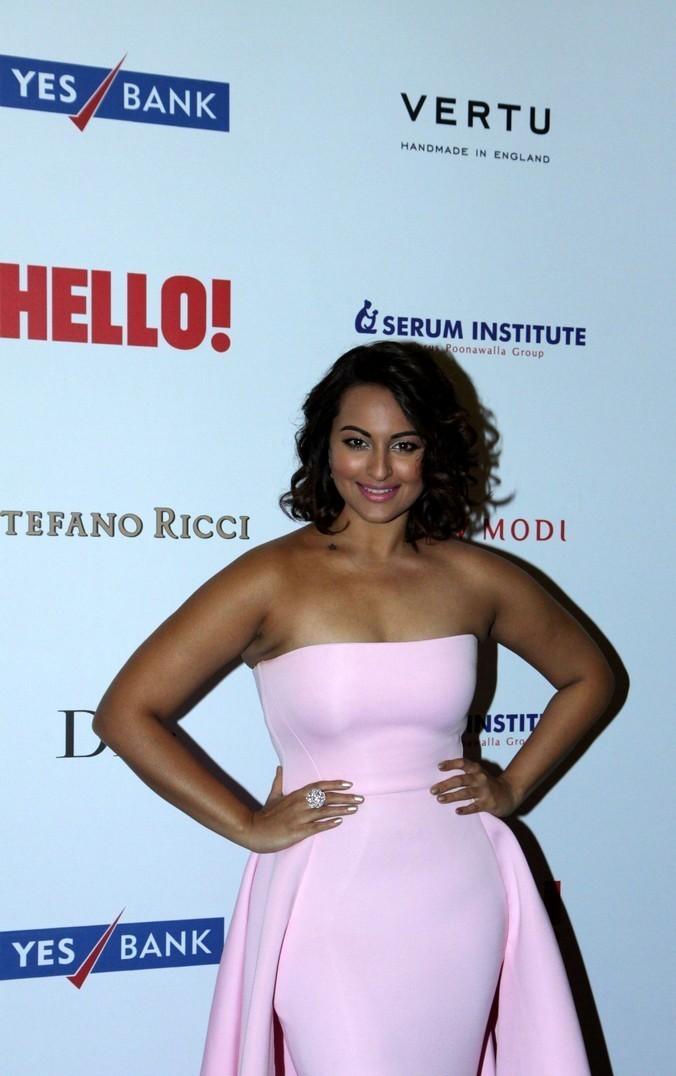 Sonakshi Sinha at Hello Hall of Fame Awards