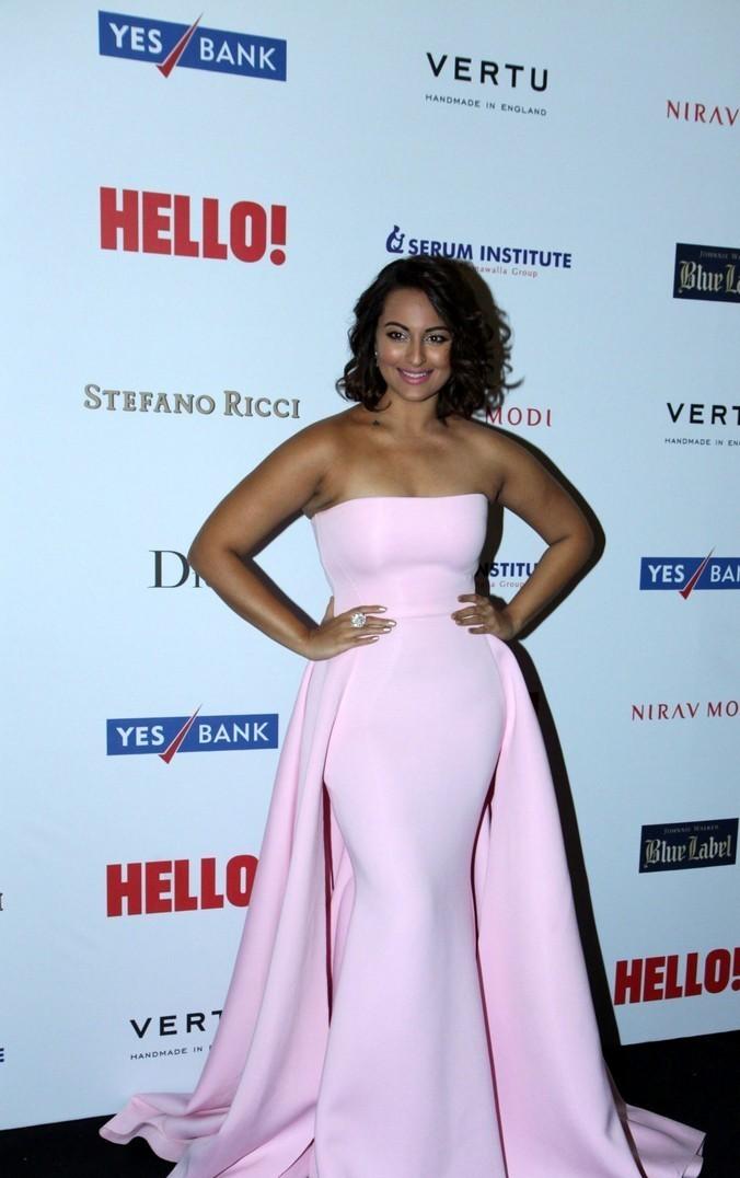 Sonakshi Sinha at Hello Hall of Fame Awards