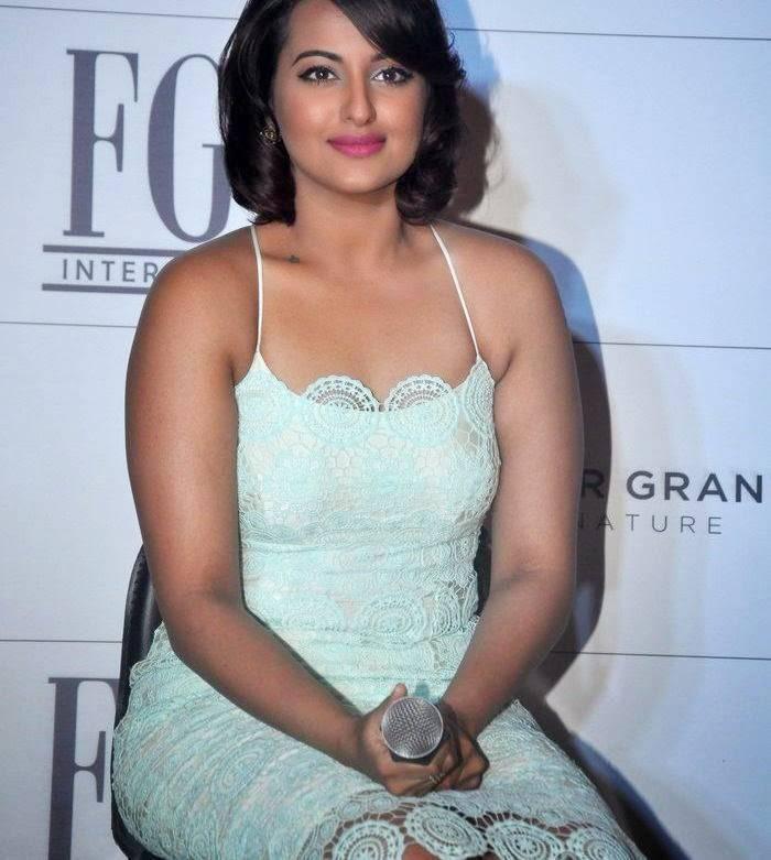 Sonakshi Sinha Pics At Foster Grants Eyewear