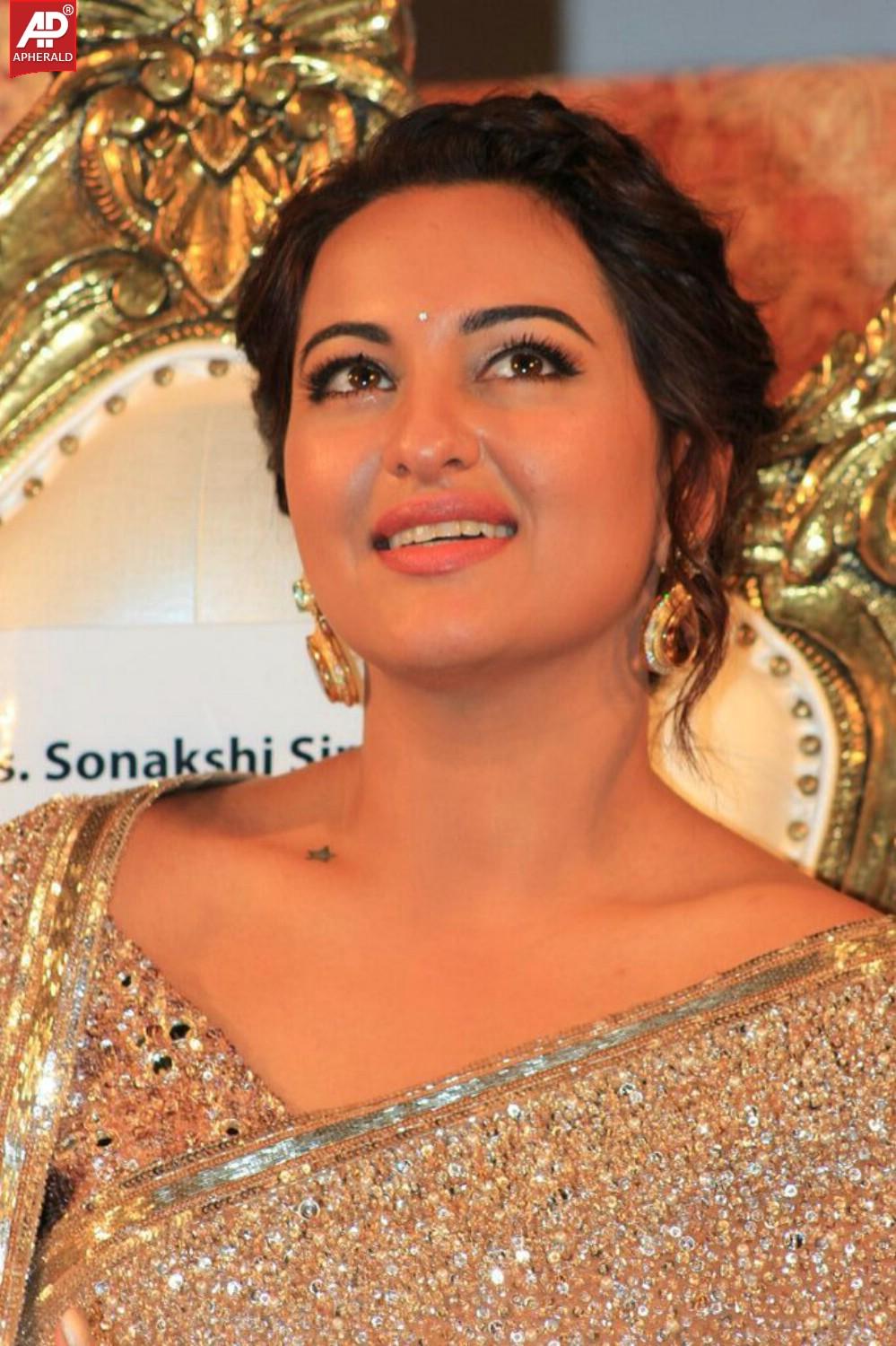 Sonakshi Sinha Saree Photos