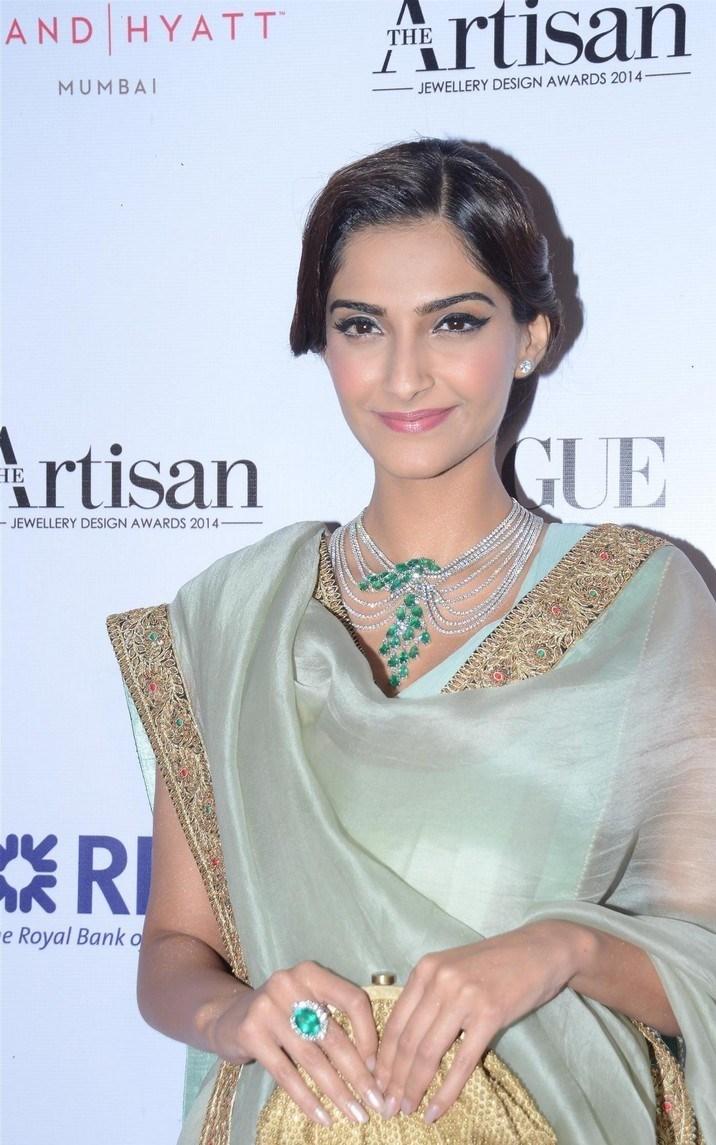 Sonam Kapoor at Artisan Jewellery Design Awards Photos