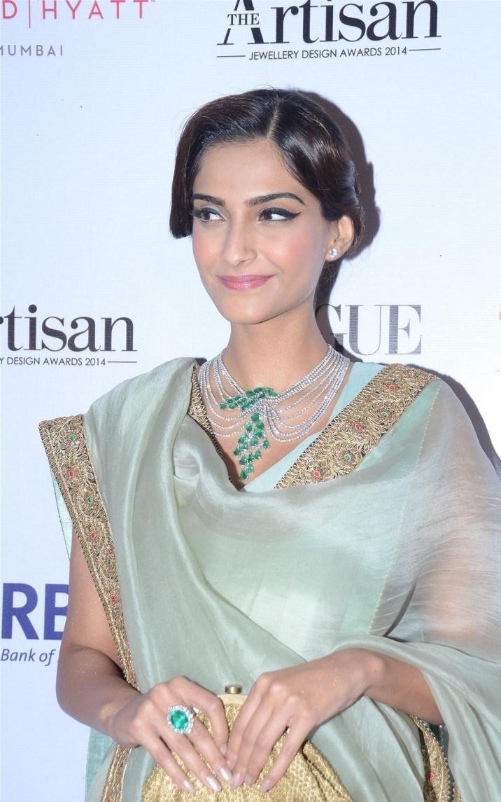 Sonam Kapoor at Artisan Jewellery Design Awards Photos
