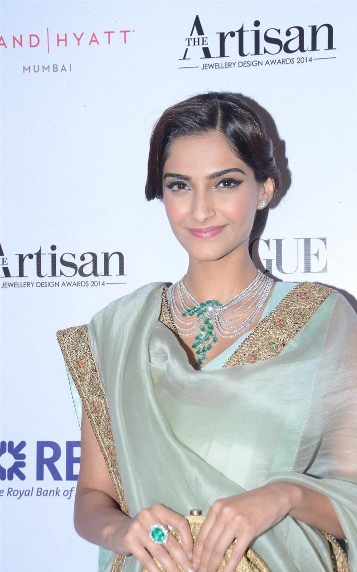 Sonam Kapoor at Artisan Jewellery Design Awards Photos