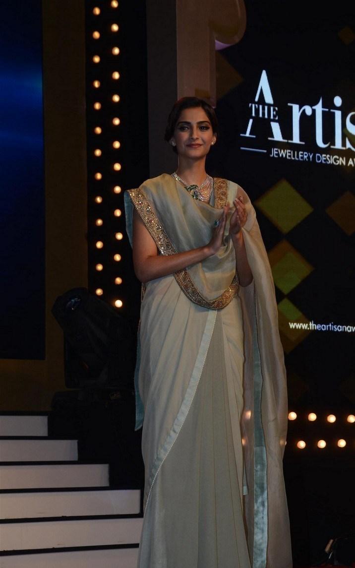 Sonam Kapoor at Artisan Jewellery Design Awards Photos