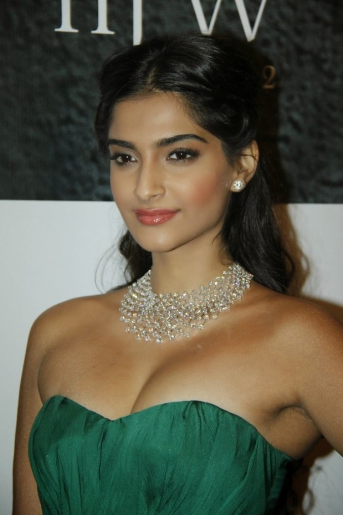 Sonam Kapoor Cute Stills