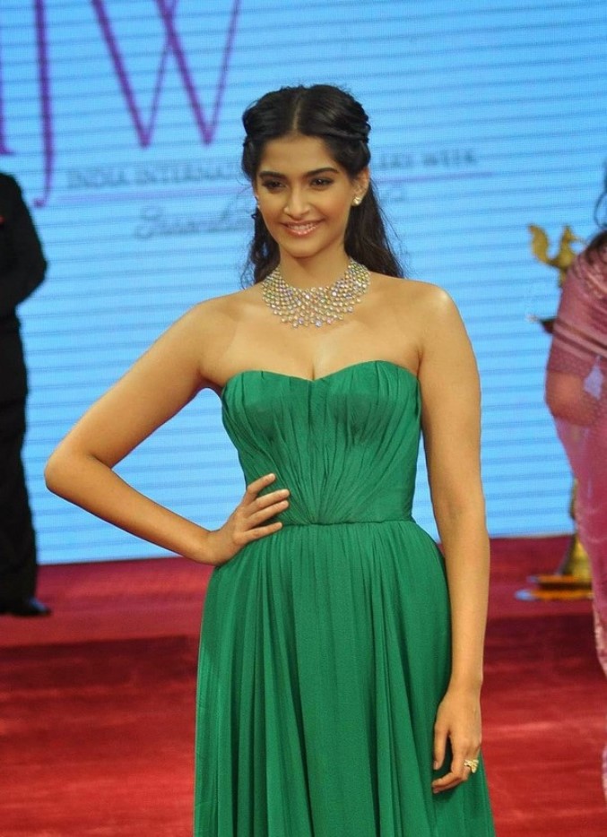 Sonam Kapoor Cute Stills